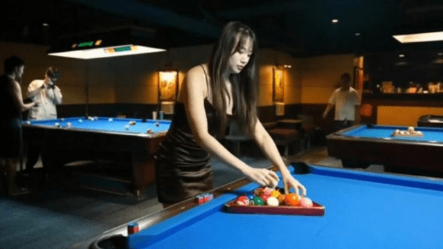 ED-39 - Trải nghiệm em gái làm quán bi-a bím hồng - xqrtrcyz.co.uk