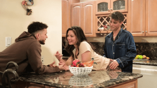 Động cơ thầm kín của đứa em gái cưng